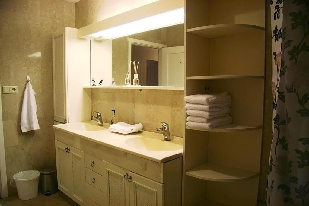 Husavik Guesthouse Ngoại thất bức ảnh